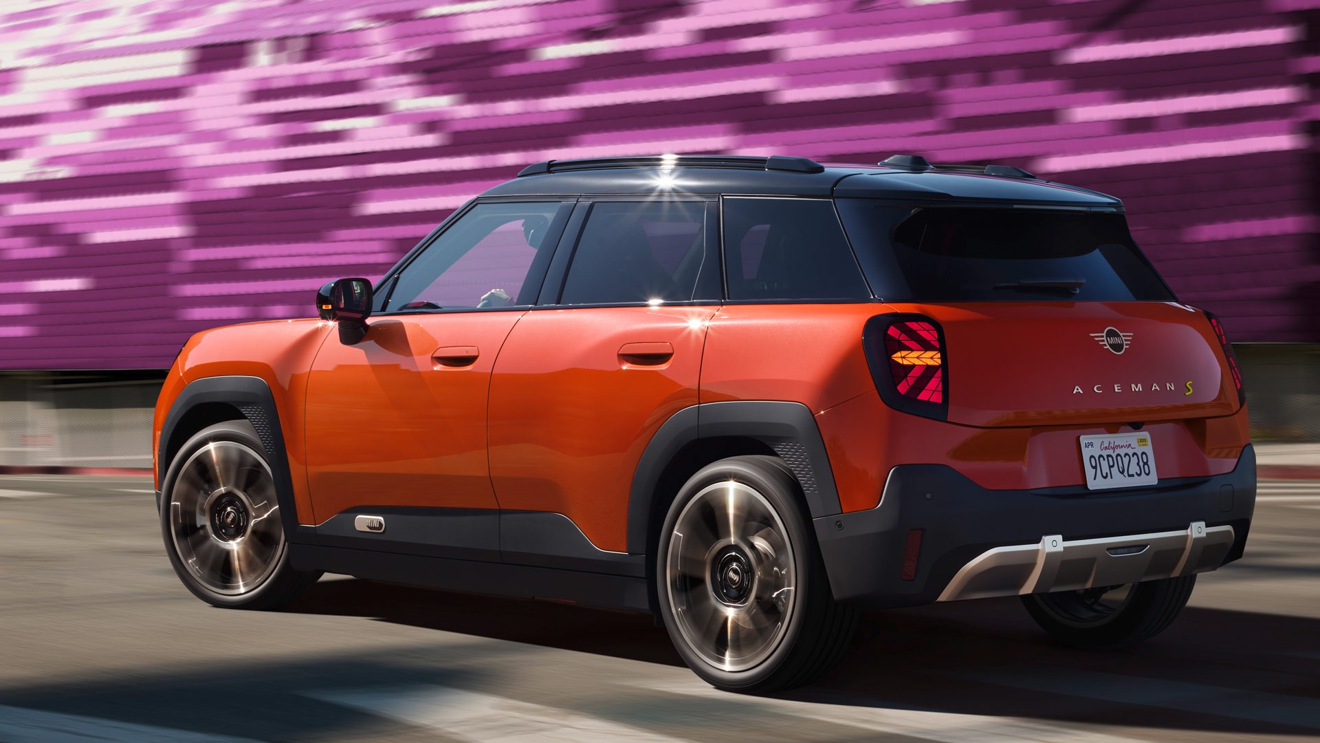 السيارة MINI Aceman الكهربائية بالكامل - تجربة القيادة - الوزن المحسن